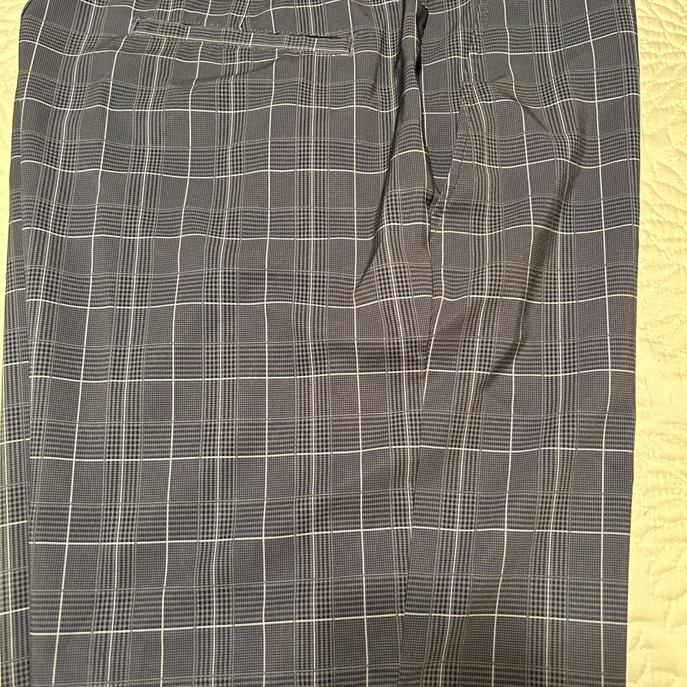 Grey PGA Tour golf shorts sz 34